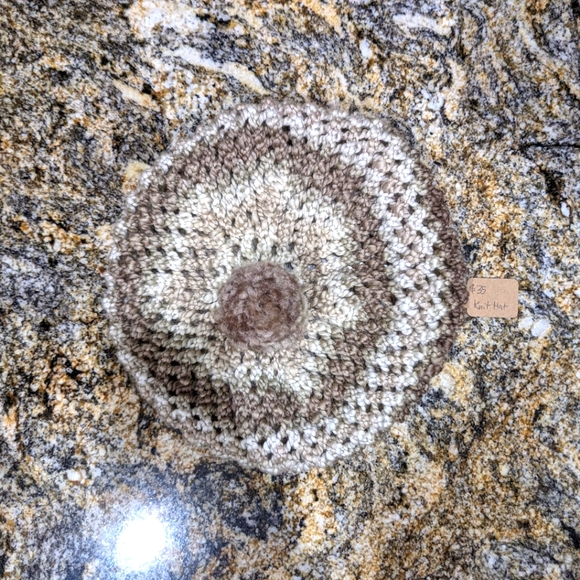 Cream and tan knitted baret hat - Picture 1 of 2